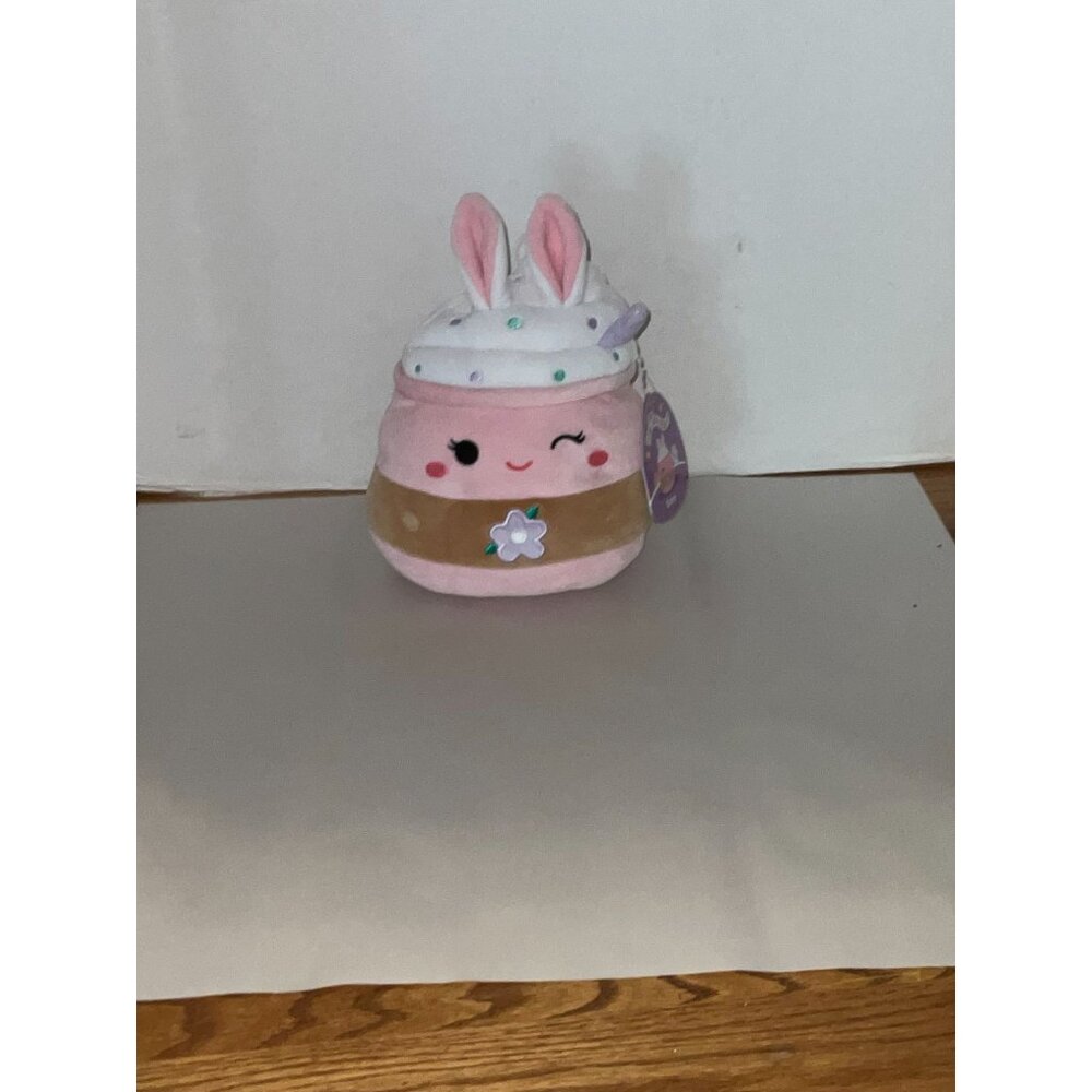 Squishmallows Suey Bunny Cupcake Plush 7.5" NWT